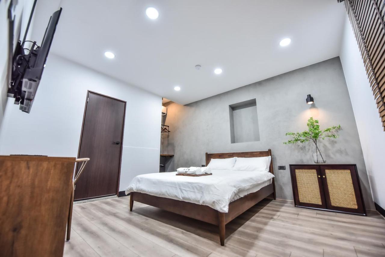 Eryang Homestay Tainan Buitenkant foto