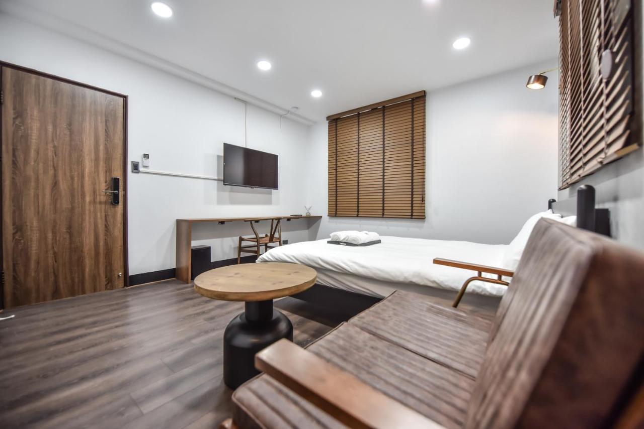 Eryang Homestay Tainan Buitenkant foto