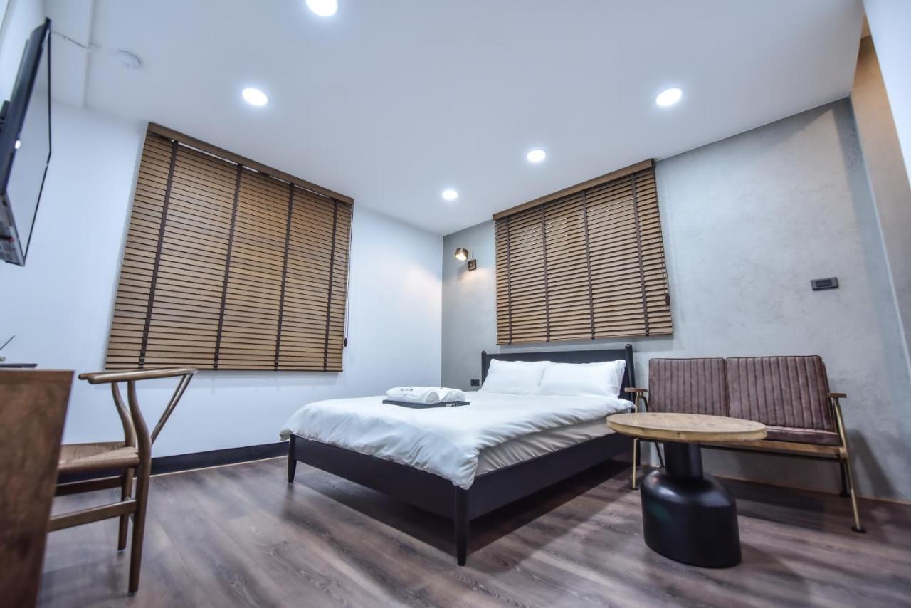 Eryang Homestay Tainan Buitenkant foto